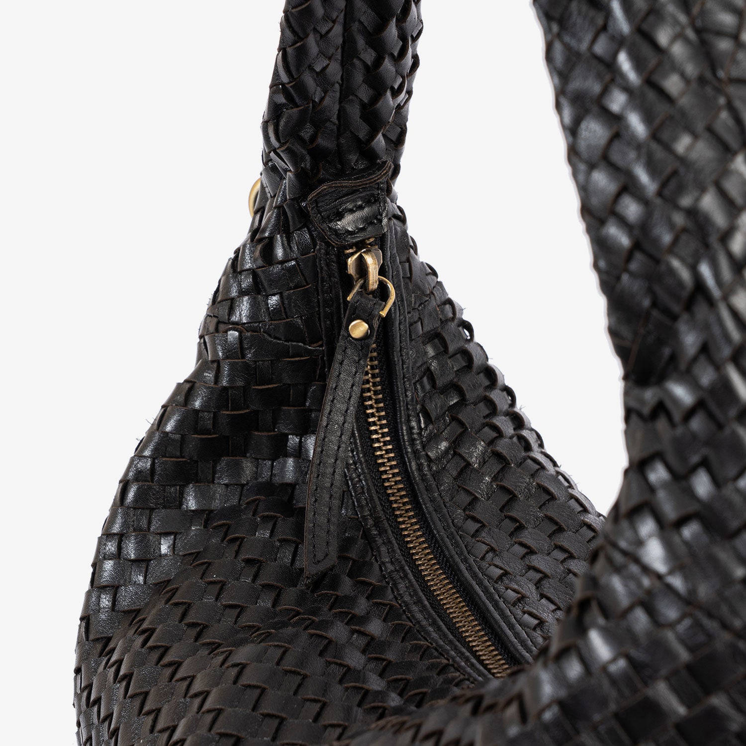 Bolsa de ombro com alça a tiracolo, Série Trançada/Couro. 36x20x11 cm