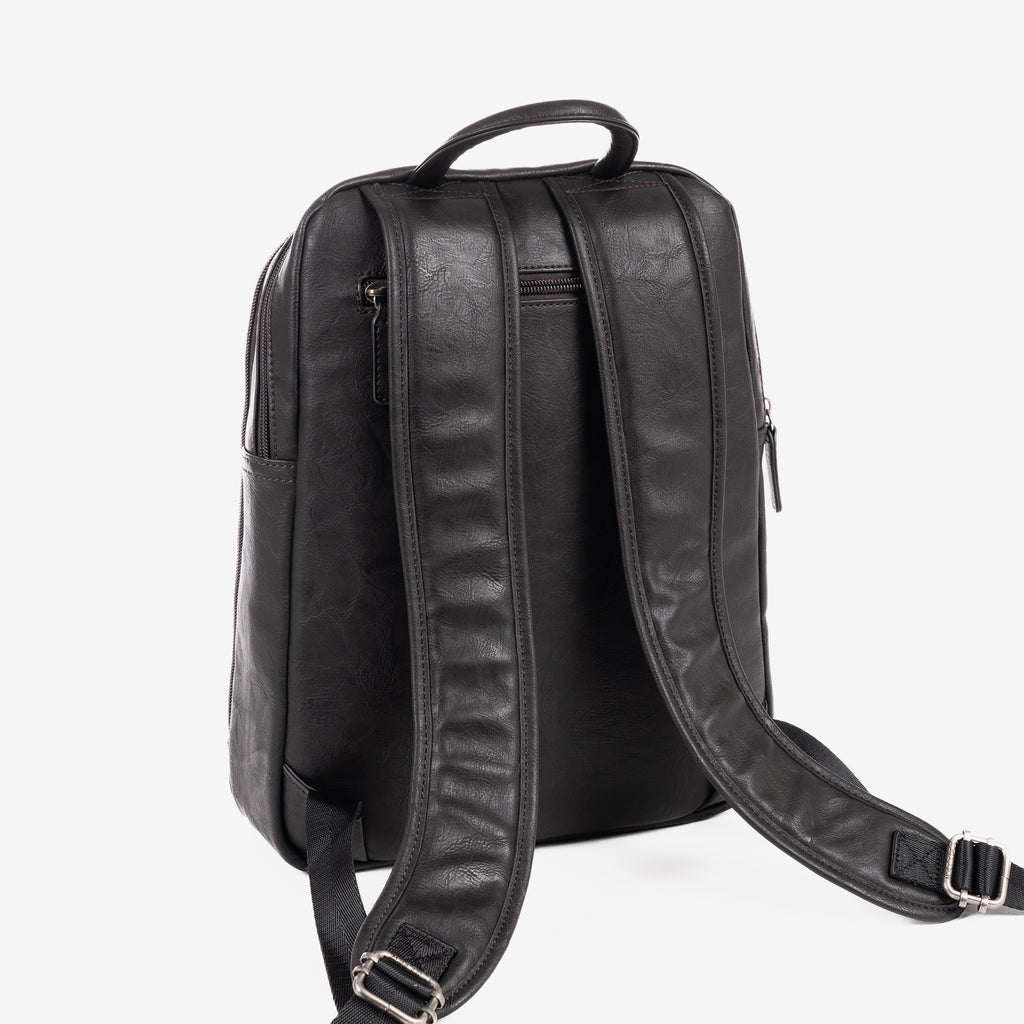 Mochila preta para homem, Coleção Jovem. 27x36x09 cm