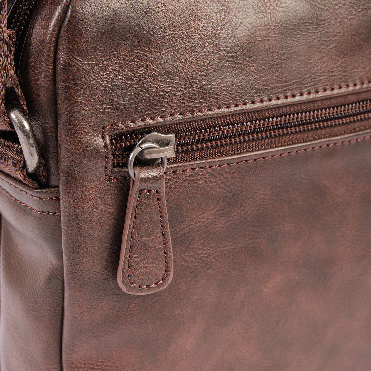 Bolsa de mensageiro para homem, linha Youth. 19x24 cm