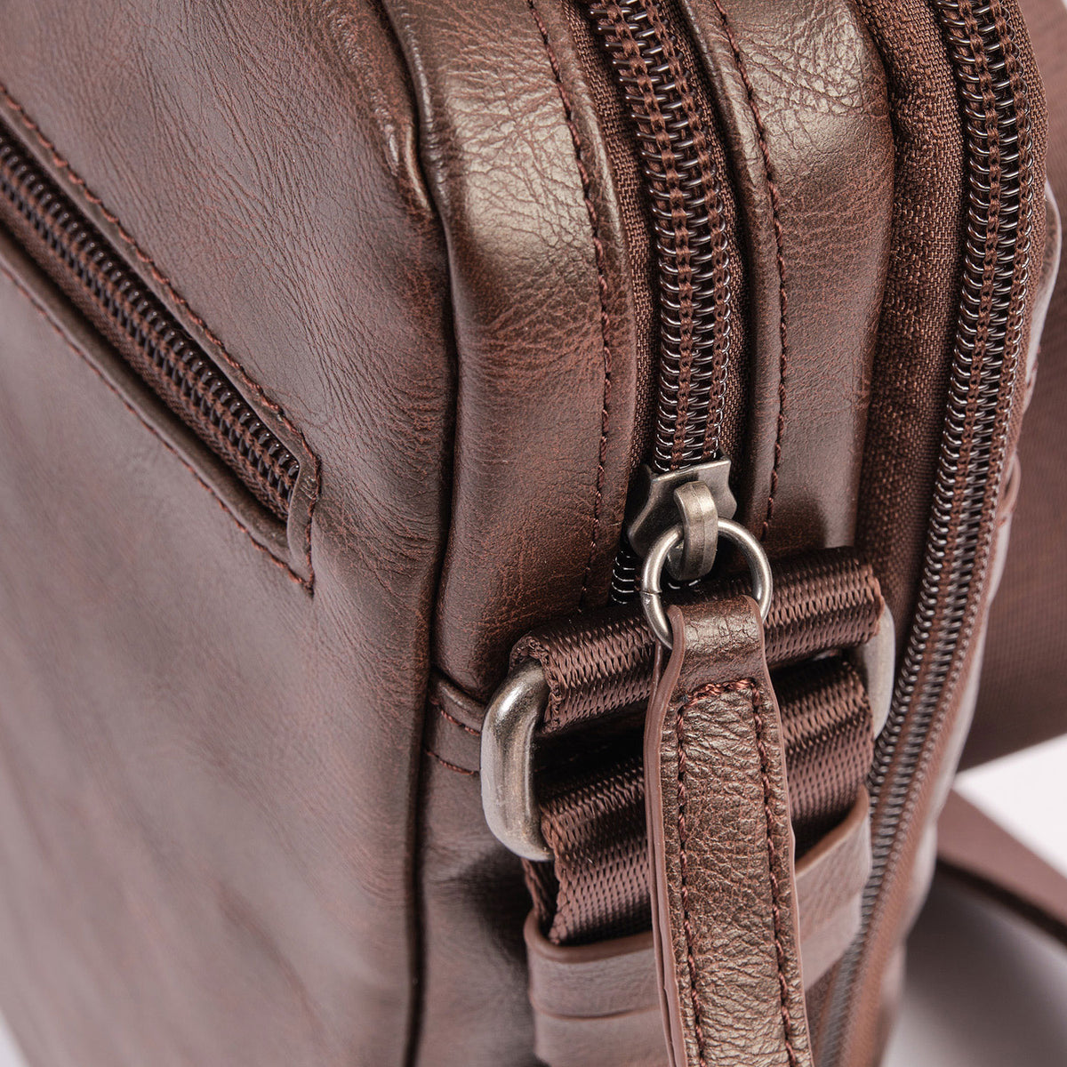Bolsa de mensageiro para homem, linha Youth. 19x24 cm
