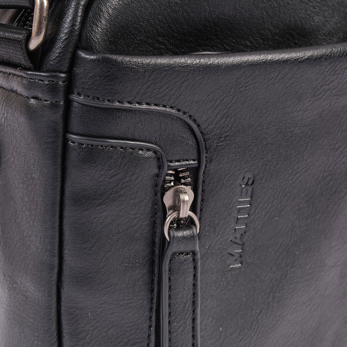 Bolsa de mensageiro para homem, linha Youth. 17x22 cm