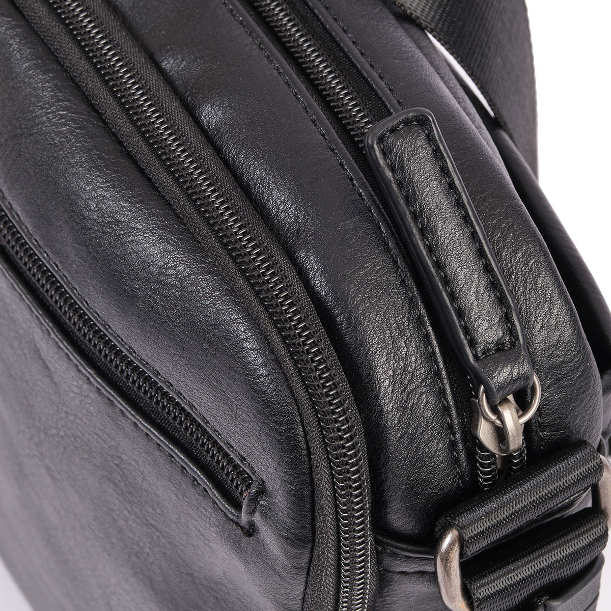 Bolsa de mensageiro para homem, linha Youth. 17x22 cm