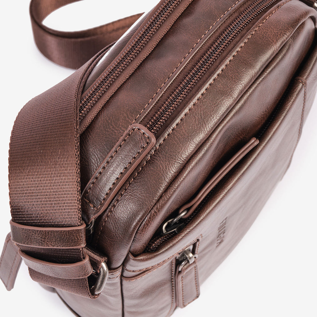 Bolsa de mensageiro para homem, linha Youth. 17x22 cm