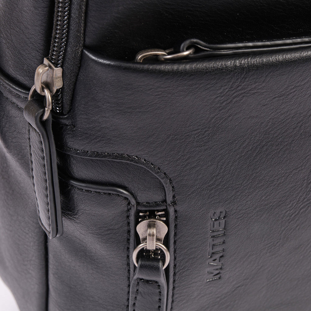 Bolsa mensageiro para homem, linha Youth. 19x29x06 cm
