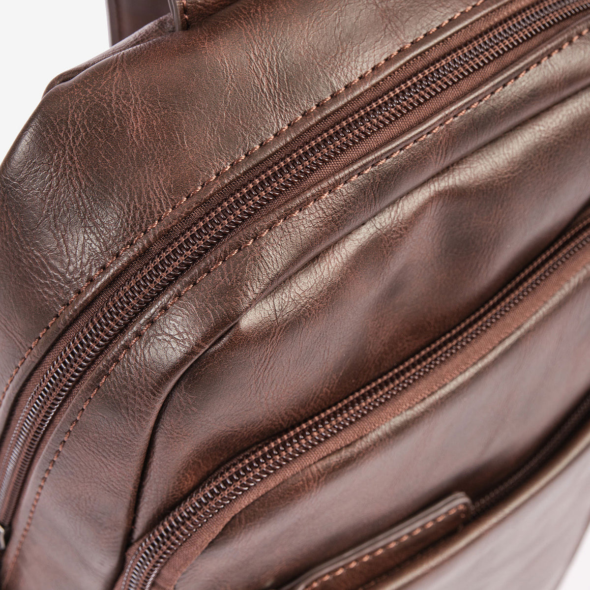 Bolsa mensageiro para homem, linha Youth. 19x29x06 cm