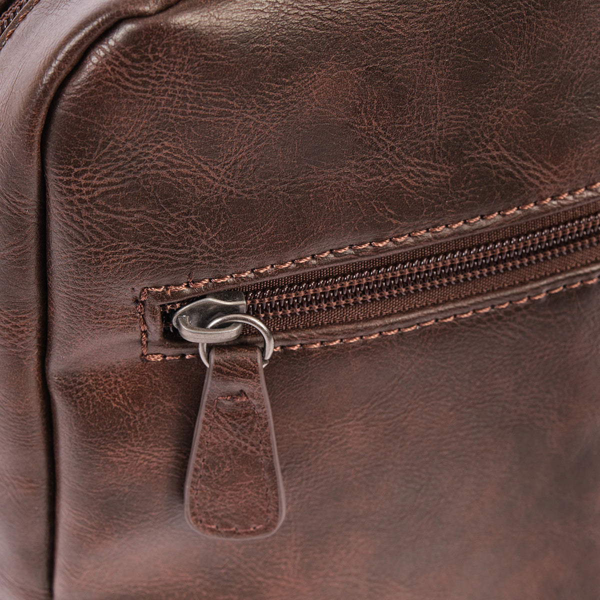Bolsa mensageiro para homem, linha Youth. 19x29x06 cm