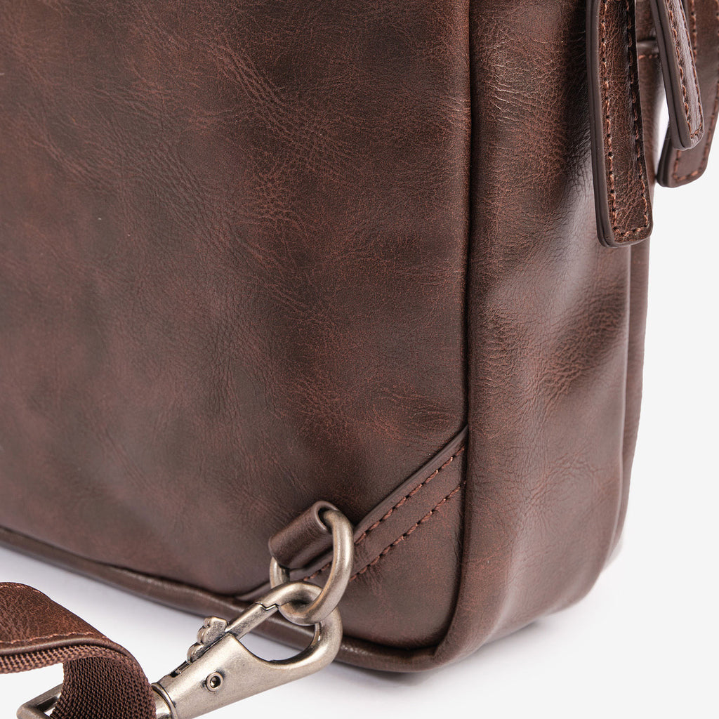 Bolsa mensageiro para homem, linha Youth. 19x29x06 cm