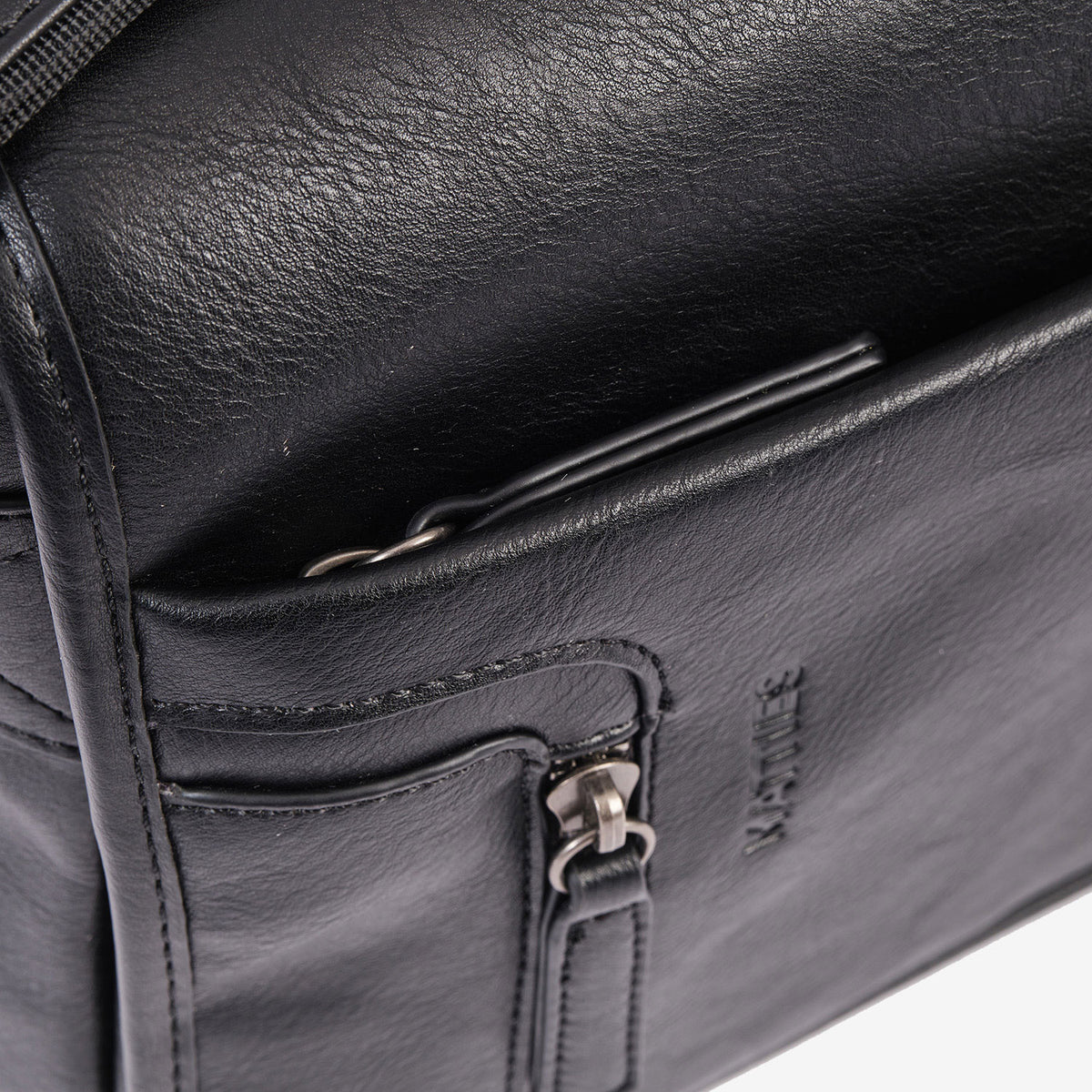 Bolsa de mensageiro para homem, linha Youth. 21x22x07 cm