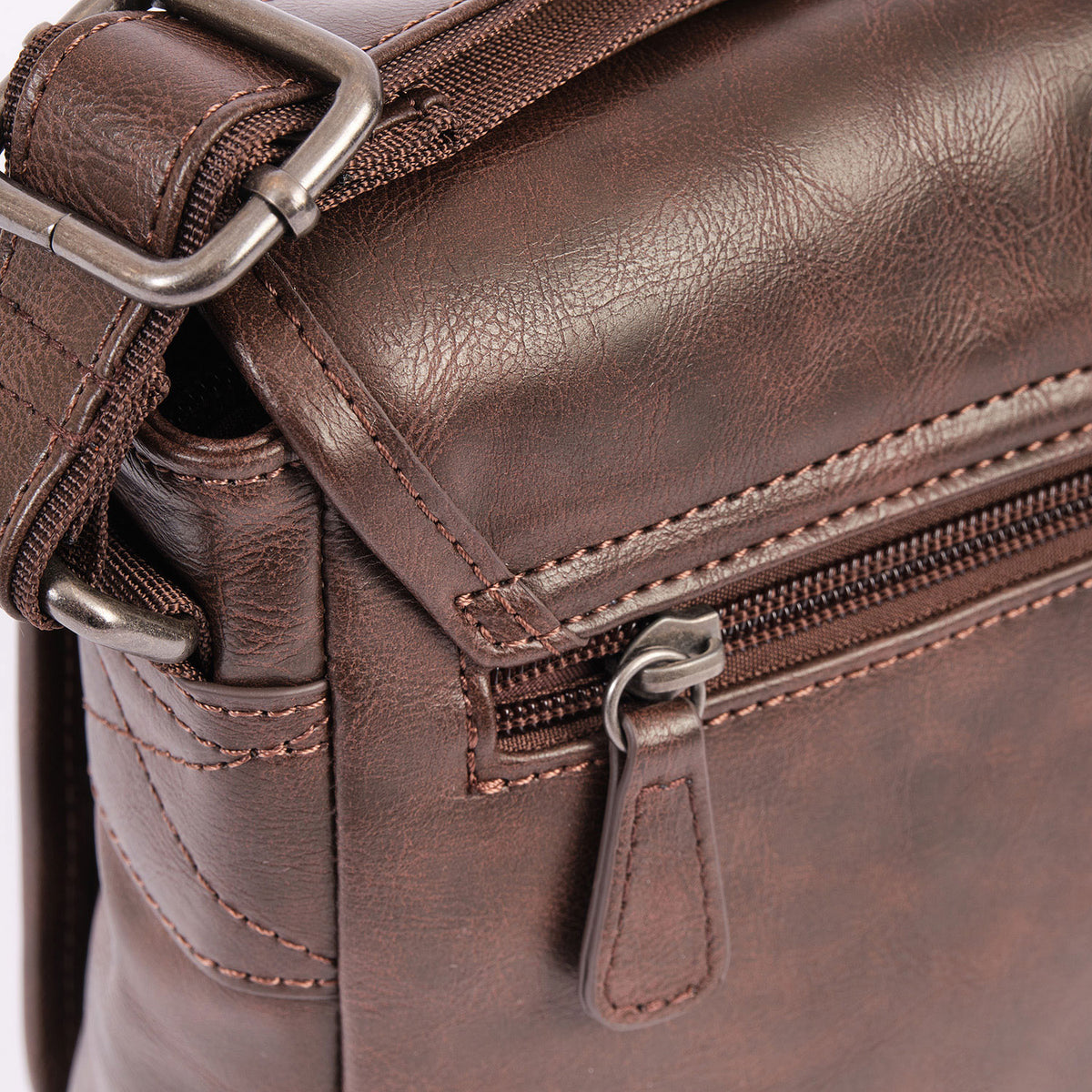 Bolsa de mensageiro para homem, linha Youth. 21x22x07 cm