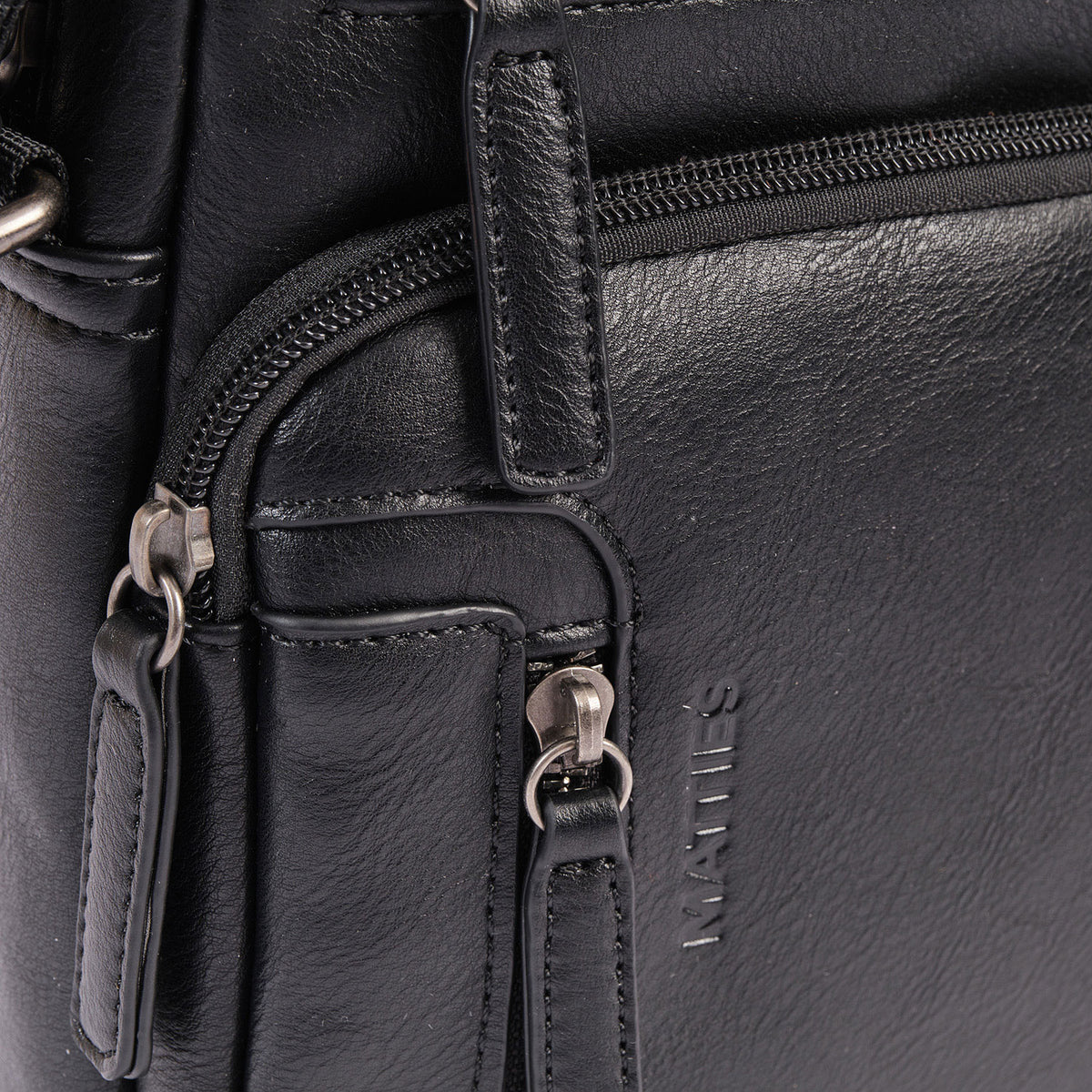 Bolsa de ombro para homem, linha Youth. 19x24x7,5 cm