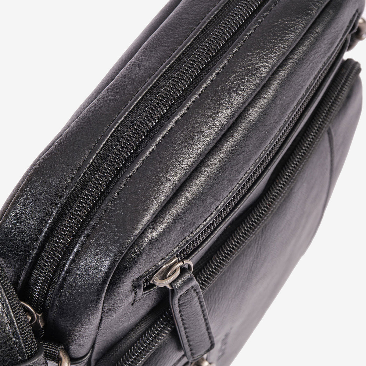 Bolsa de ombro para homem, linha Youth. 19x24x7,5 cm