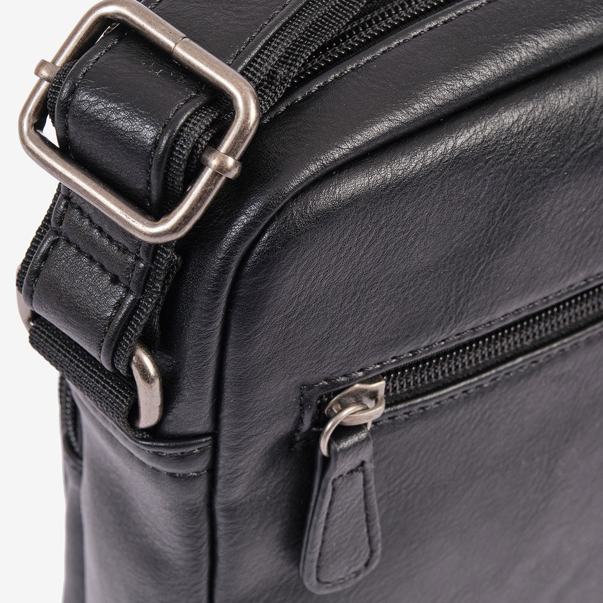 Bolsa de ombro para homem, linha Youth. 19x24x7,5 cm