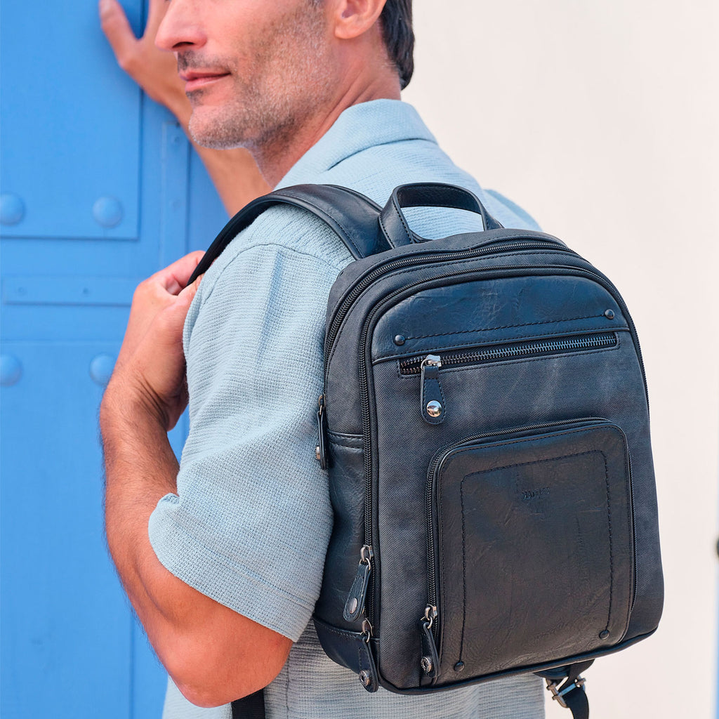 Mochila de homem, linha juvenil. 25x30,5x09 cm