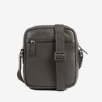Bolsa de mensageiro para homem, preta, da linha Pioneer Leather. 18x21 cm