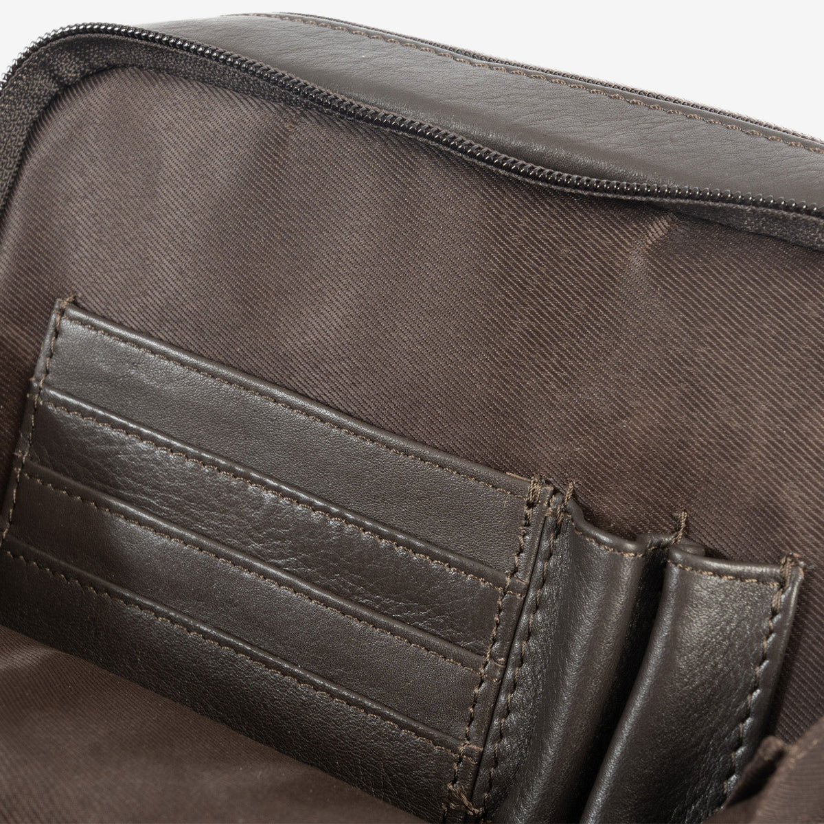 Bolsa de mensageiro para homem, preta, da linha Pioneer Leather. 18x21 cm