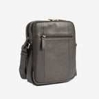 Bolsa de mensageiro para homem, preta, da linha Pioneer Leather. 19x25 cm
