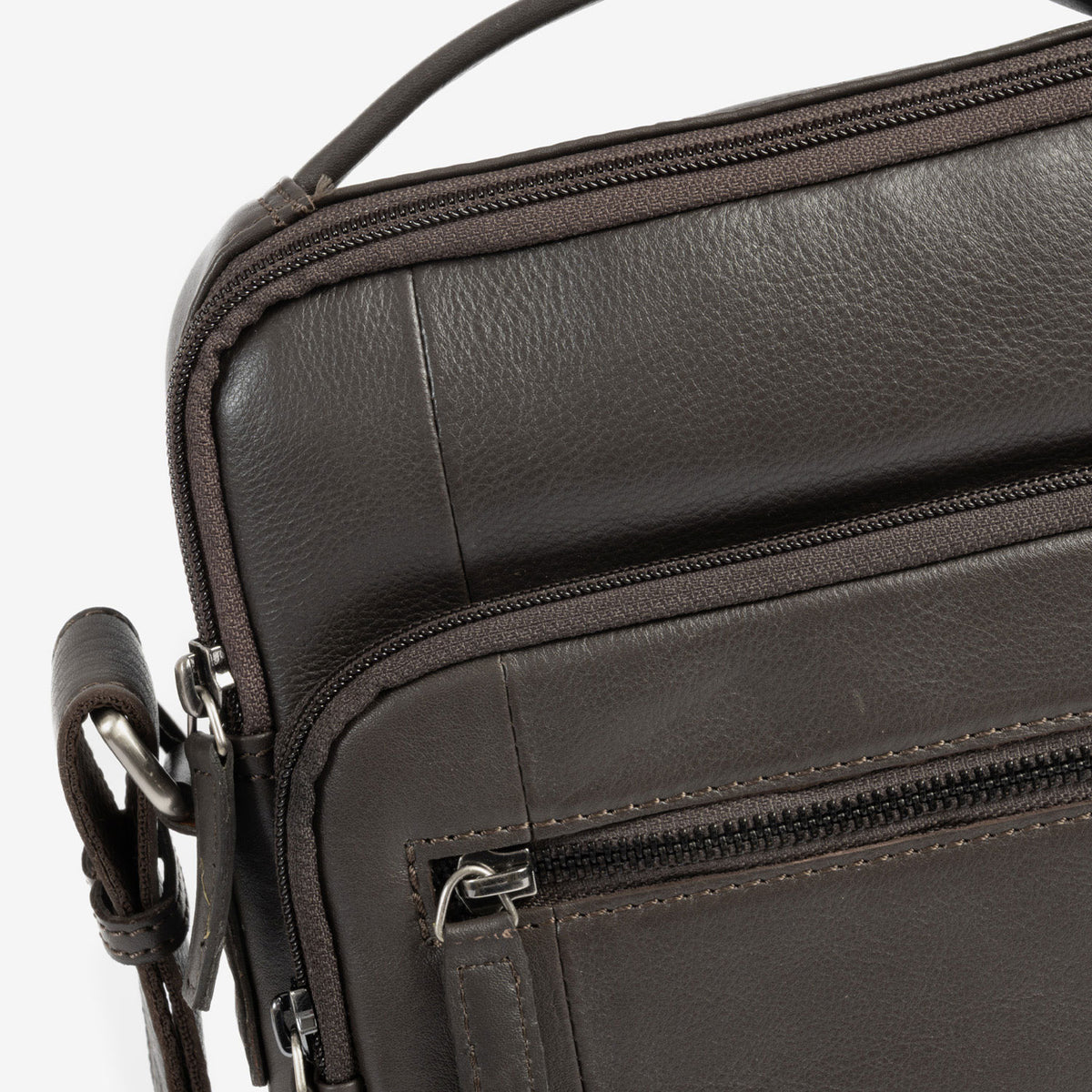Bolsa de mensageiro para homem, preta, da linha Pioneer Leather. 19x24 cm