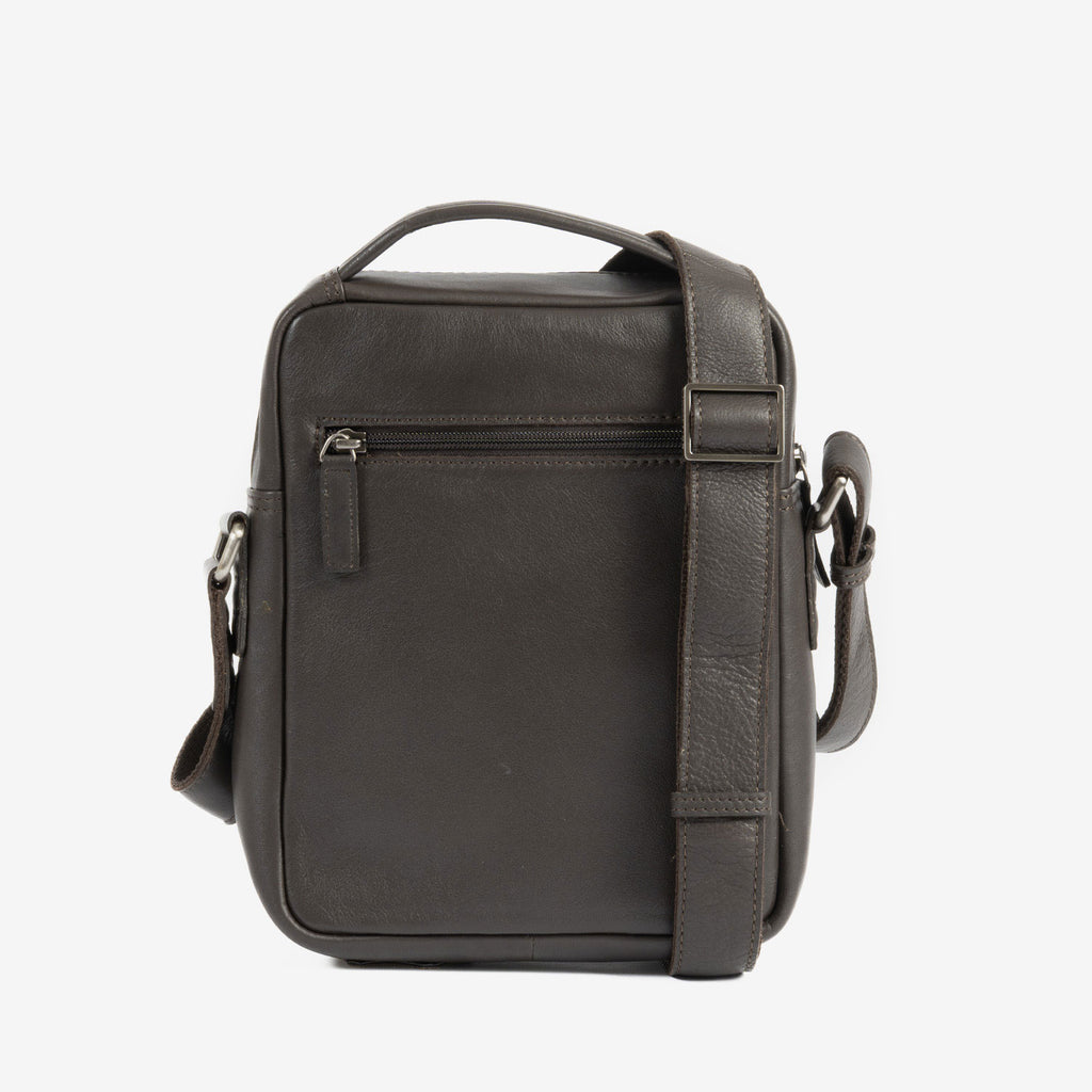 Bolsa de mensageiro para homem, preta, da linha Pioneer Leather. 19x24 cm