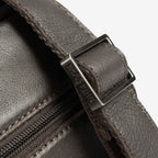 Bolsa de mensageiro para homem, preta, da linha Pioneer Leather. 19x24 cm