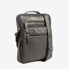 Bolsa de mensageiro para homem, preta, da linha Pioneer Leather. 24x30x07 cm