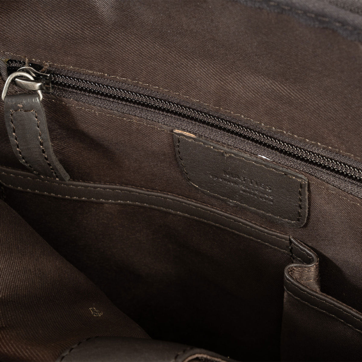 Bolsa de mensageiro para homem, preta, da linha Pioneer Leather. 24x30x07 cm