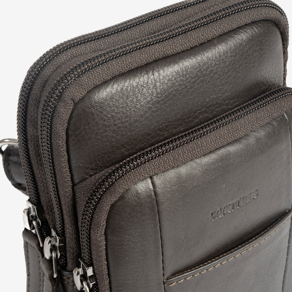 Bolsa de mensageiro para homem, preta, da linha Pioneer Leather. 11x19 cm