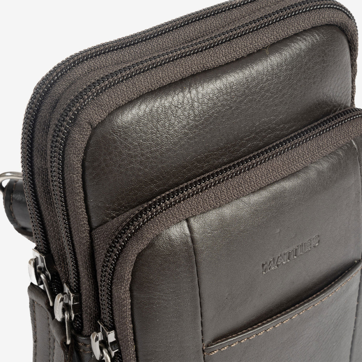 Bolsa de mensageiro para homem, preta, da linha Pioneer Leather. 11x19 cm