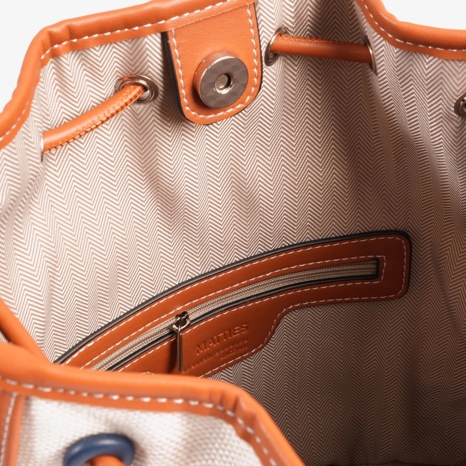 Bolsa de ombro para mulher, Série Cloud. 24x29x12 cm