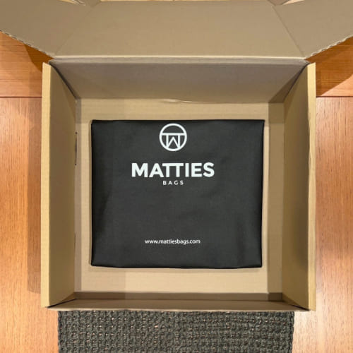 La bolsa de tela Matties Bags que guarda el bolso dentro de la caja