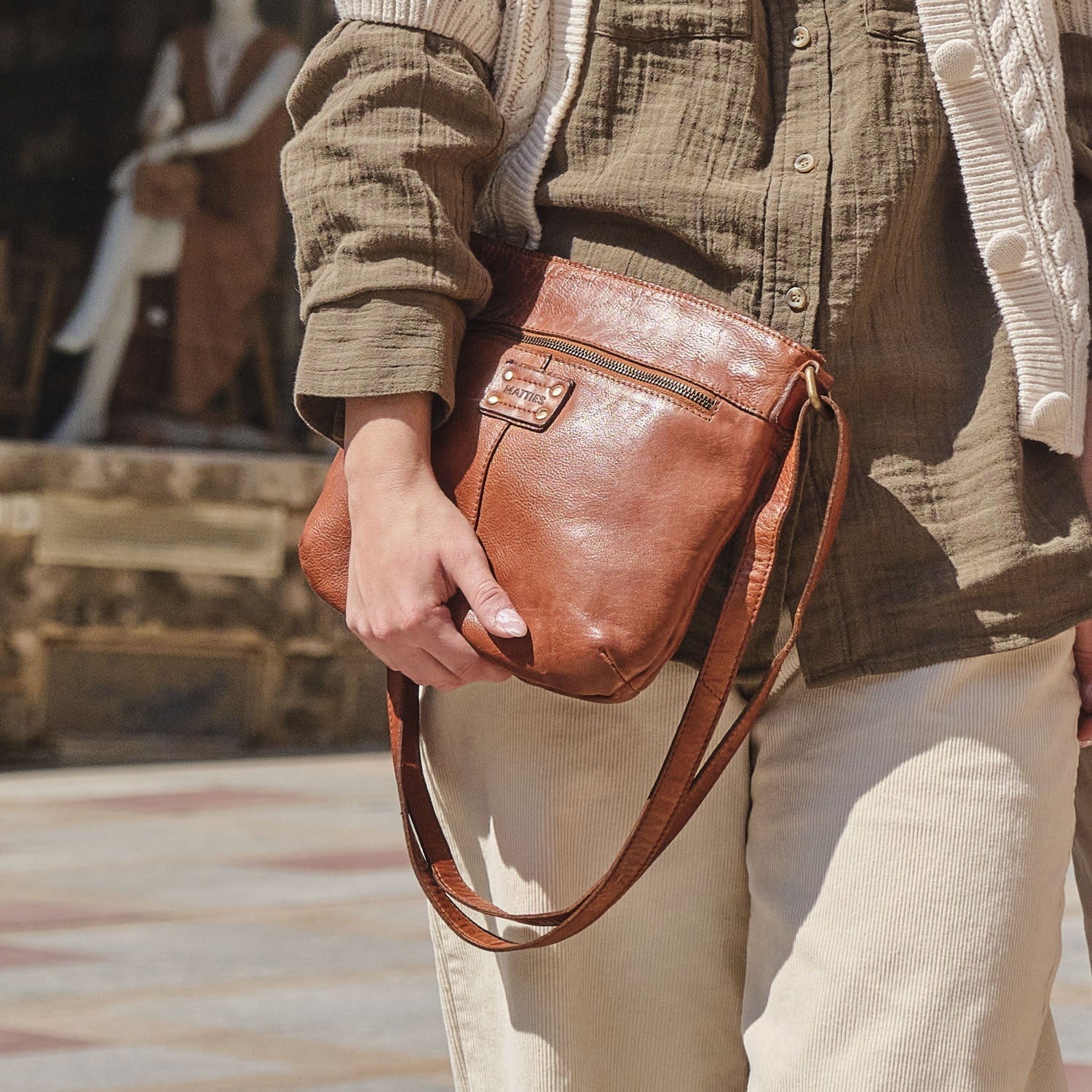 BOLSO AL HOMBRO DE PIEL LAVADA PARA MUJER, 28x23x05 CM - Matties Bags