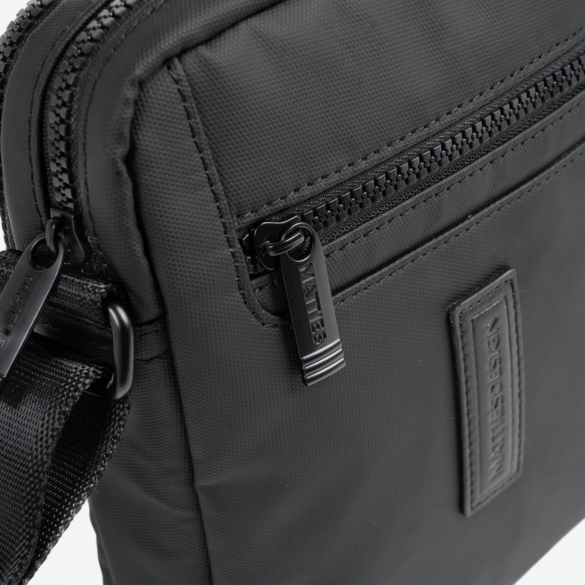BOLSO BANDOLERA PARA HOMBRE, COLECCIÓN COATED NYLON. 17.5x22x07 cm - Matties Bags