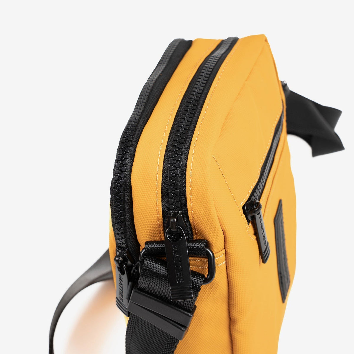 BOLSO BANDOLERA PARA HOMBRE, COLECCIÓN COATED NYLON. 17.5x22x07 cm - Matties Bags