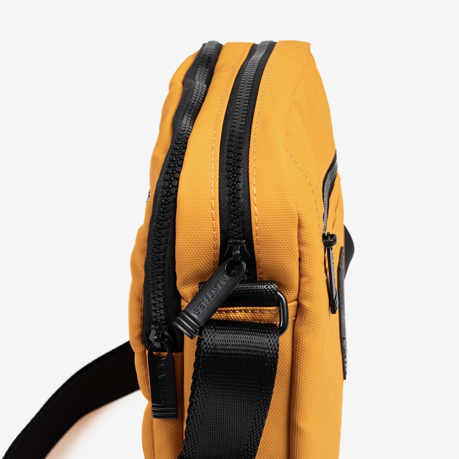 BOLSO BANDOLERA PARA HOMBRE, COLECCIÓN COATED NYLON. 21x26x07 cm - Matties Bags