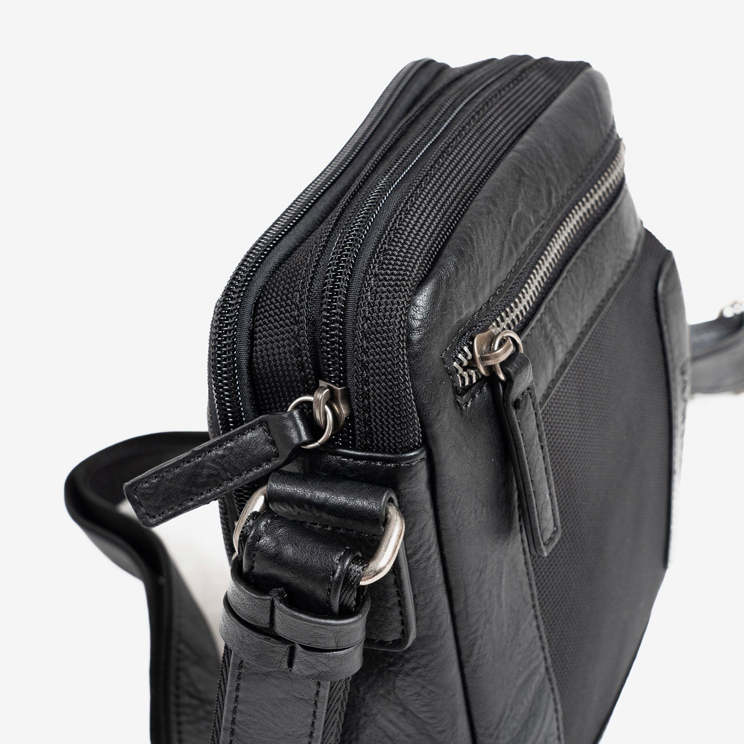 BOLSO BANDOLERA PARA HOMBRE, COLECCIÓN NYLON SPORT. 16.5x20x07 cm - Matties Bags