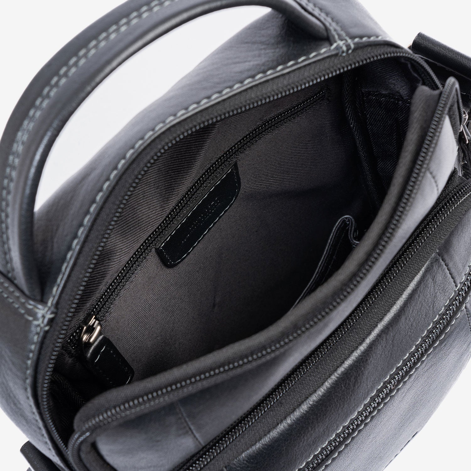 Bolso bandolera para hombre , color negro, Serie Pioneer Leather. 19x24 cm - Matties Bags