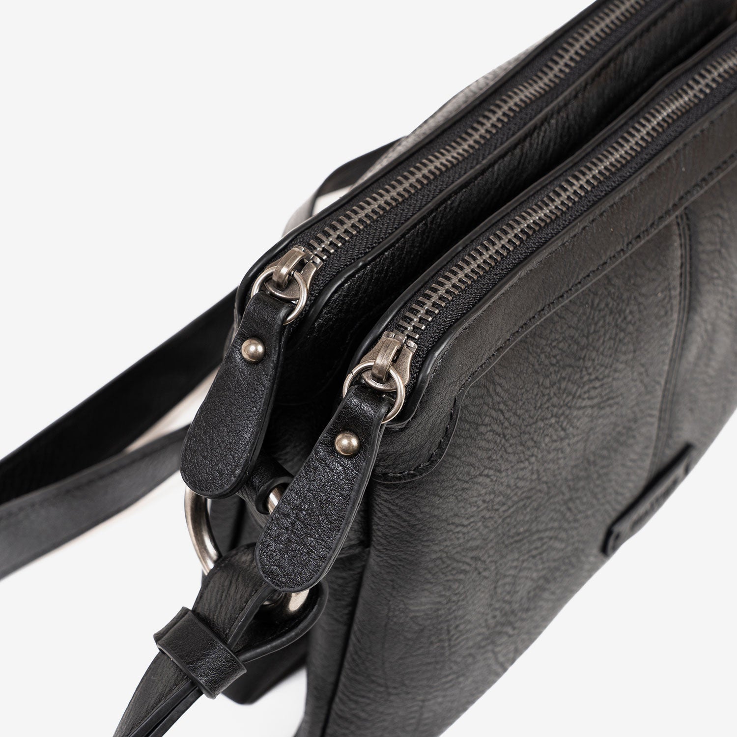 BOLSO DE MUJER, COLOR NEGRO - V, SERIE NEW CLASSIC. 24x16x07 CM - Matties Bags