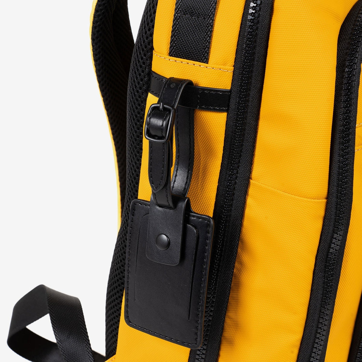 MOCHILA PARA HOMBRE, COLECCIÓN COATED NYLON. 31x40x12.5 cm - Matties Bags